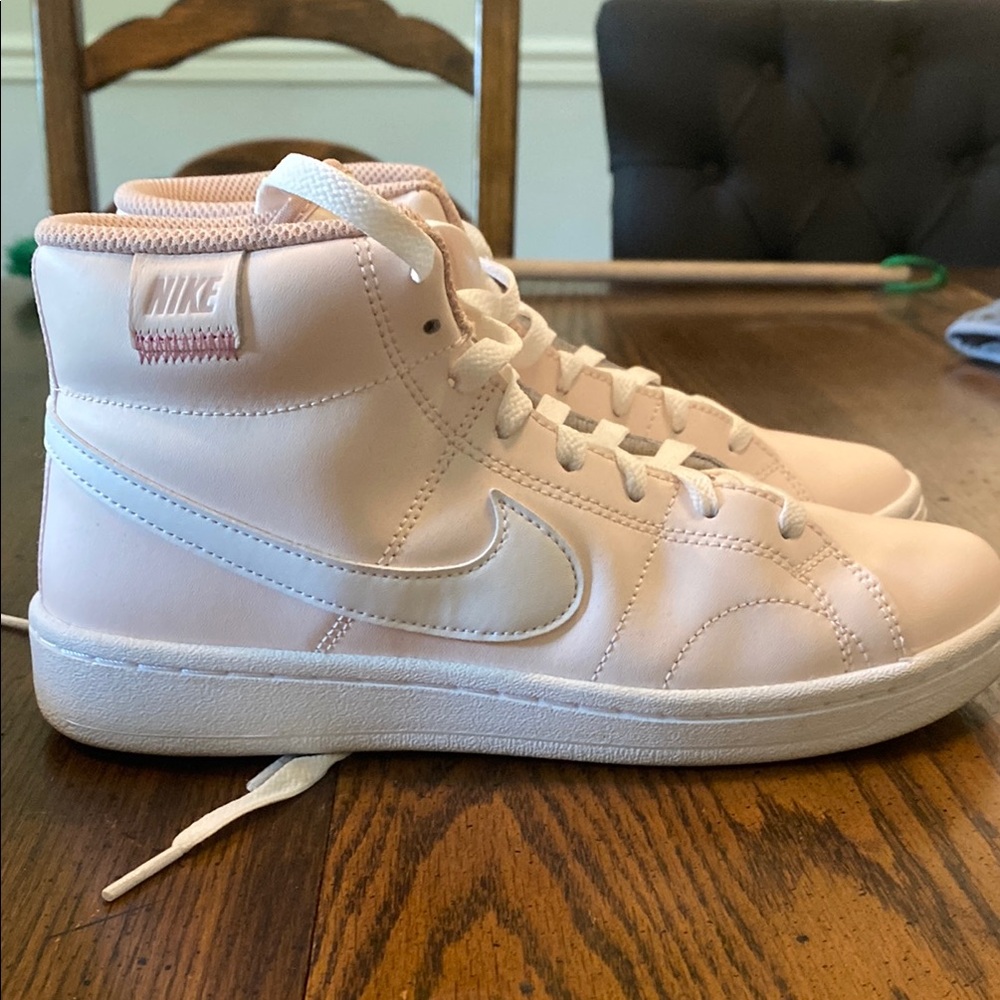 Nike Women's Athletic Shoes - Light Pink and White